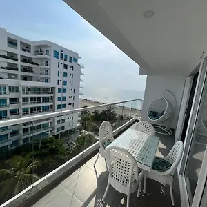 Hermoso Con Vista Al Mar Y Salida Directa A La Playa Apartamento